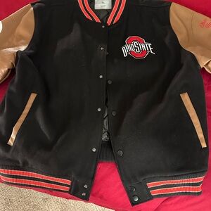 🔥🔥Rare Colosseum Black and Red Jacket size XL New without tag 🏷️